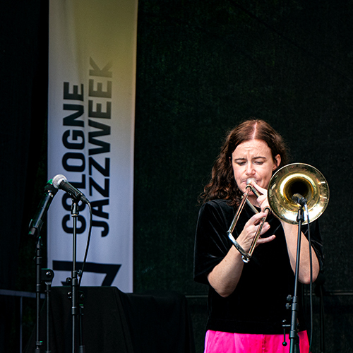 Bild für Beitrag: IN KÖLN IST DER JAZZ ZUHAUSE | Auftakt der Cologne Jazzweek im Stadtgarten