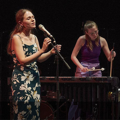 Bild für Beitrag: Anna-Karina Barthel und Carlotta Ribbe | 'Who Am I' - vocals and vibes