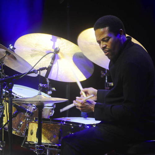 Bild für Beitrag: Passing Time | Dave Holland Trio in der Essener Philharmonie