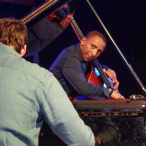 Bild für Beitrag: Weltklasse in organischer Architektur | Triosence bot in der Scharounaula vollendeten Hörgenuss