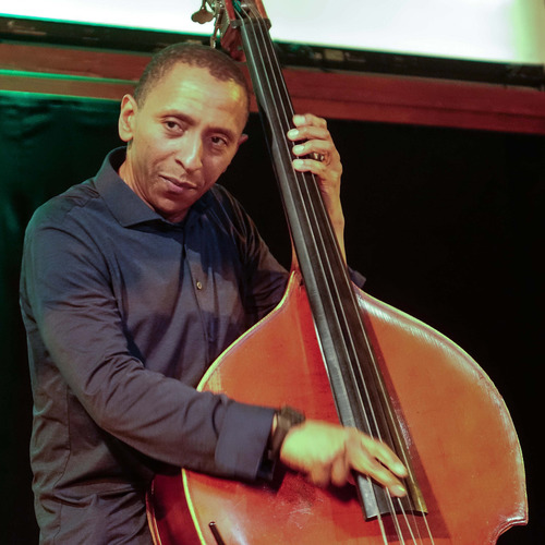 Bild für Beitrag: Weltklasse in organischer Architektur | Triosence bot in der Scharounaula vollendeten Hörgenuss