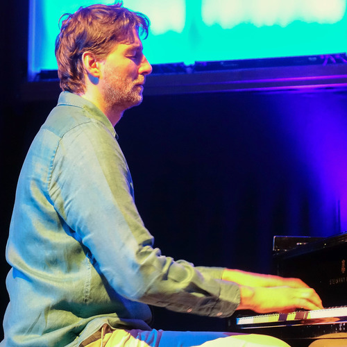 Bild für Beitrag: Weltklasse in organischer Architektur | Triosence bot in der Scharounaula vollendeten Hörgenuss