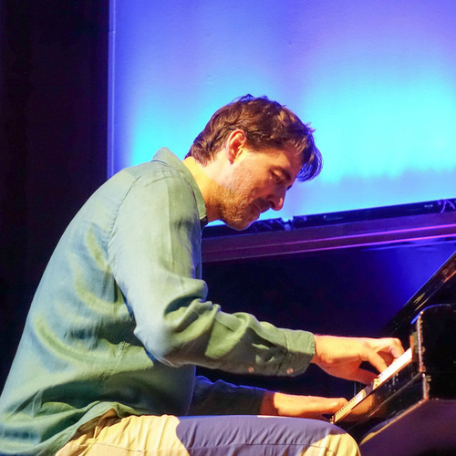 Bild für Beitrag: Weltklasse in organischer Architektur | Triosence bot in der Scharounaula vollendeten Hörgenuss