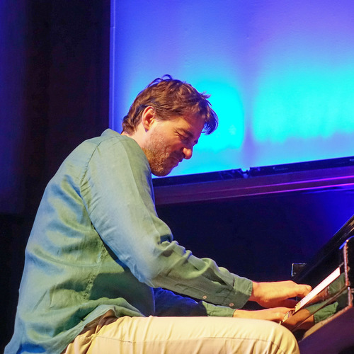 Bild für Beitrag: Weltklasse in organischer Architektur | Triosence bot in der Scharounaula vollendeten Hörgenuss