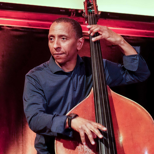 Bild für Beitrag: Weltklasse in organischer Architektur | Triosence bot in der Scharounaula vollendeten Hörgenuss