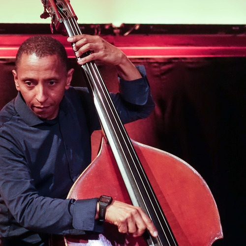 Bild für Beitrag: Weltklasse in organischer Architektur | Triosence bot in der Scharounaula vollendeten Hörgenuss