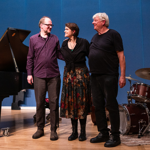 Bild für Beitrag: Lebendiger Raum fürs Experimentieren | „Klangbilder“ zelebrierte die Magie der Improvisation