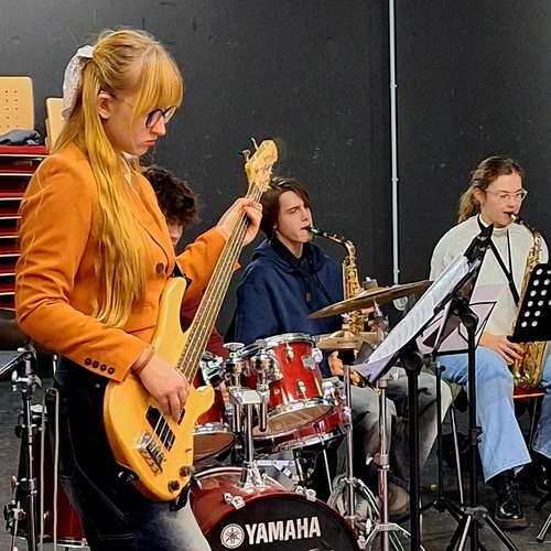 Bild für Beitrag: Direktes Feedback vom Jazz-Profi | Roland Kämmerling coachte die ASG-Formation