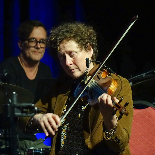 Bild für Beitrag: Stille Verweigerung, laute Musik | Eindrücke vom JOE Festival 2026