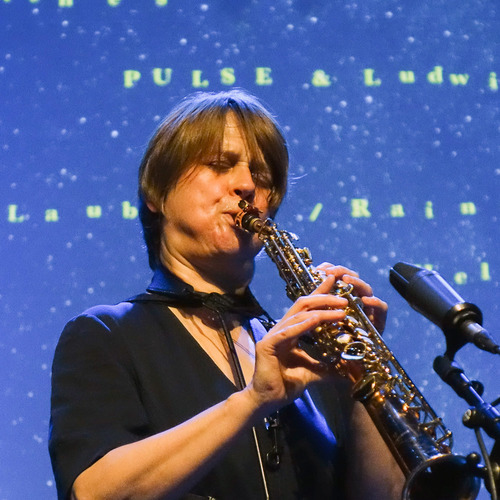 Bild für Beitrag: Stille Verweigerung, laute Musik | Eindrücke vom JOE Festival 2026