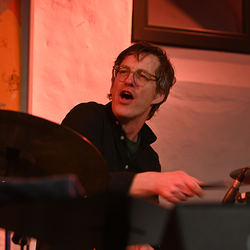 Bild für Beitrag: Singen, Tanzen, Leben und Tod | Helge Lien Trio & Tore Brunborg auf Burg Vischering