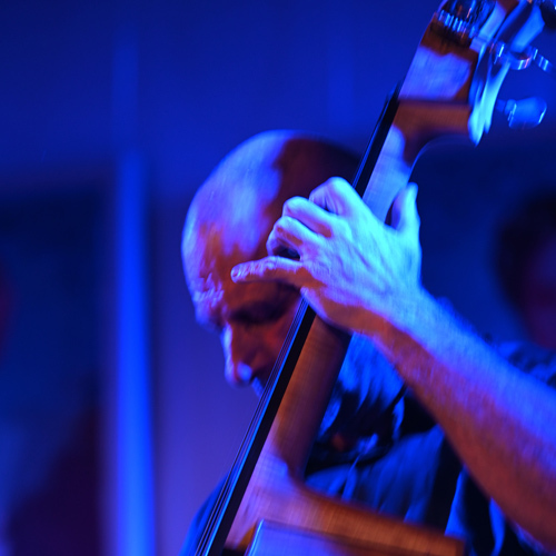 Bild für Beitrag: Singen, Tanzen, Leben und Tod | Helge Lien Trio & Tore Brunborg auf Burg Vischering