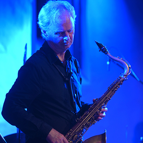 Bild für Beitrag: Singen, Tanzen, Leben und Tod | Helge Lien Trio & Tore Brunborg auf Burg Vischering