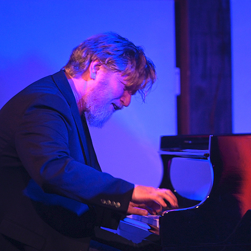 Bild für Beitrag: Singen, Tanzen, Leben und Tod | Helge Lien Trio & Tore Brunborg auf Burg Vischering