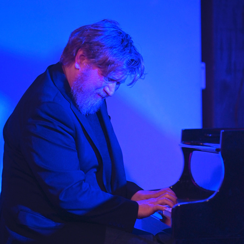 Bild für Beitrag: Singen, Tanzen, Leben und Tod | Helge Lien Trio & Tore Brunborg auf Burg Vischering