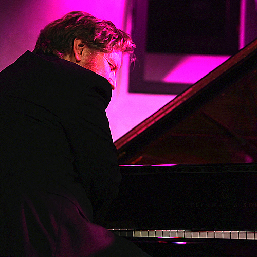 Bild für Beitrag: Singen, Tanzen, Leben und Tod | Helge Lien Trio & Tore Brunborg auf Burg Vischering