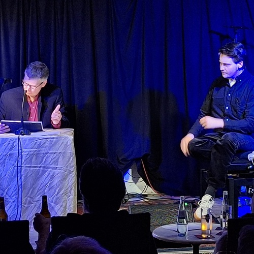 Bild für Beitrag: Wenn Poe im Gewölbekeller flüstert | Ein Abend zwischen Schatten, Jazz und Gänsehaut“