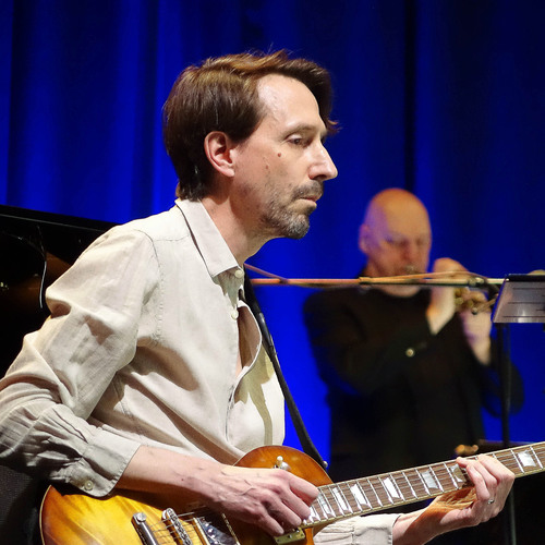 Bild für Beitrag: WDR Bigband meets Hanno Busch meets Anna Luca | Ein großer Abend mit Aufbruchscharakter