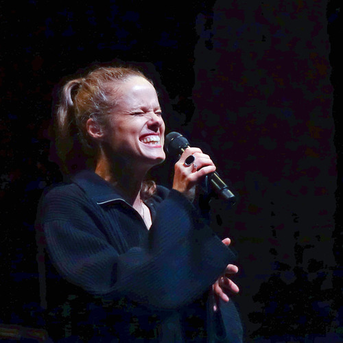 Bild für Beitrag: WDR Bigband meets Hanno Busch meets Anna Luca | Ein großer Abend mit Aufbruchscharakter