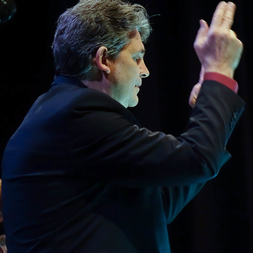 Bild für Beitrag: WDR Bigband meets Hanno Busch meets Anna Luca | Ein großer Abend mit Aufbruchscharakter