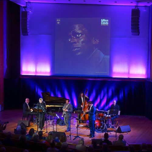 Bild für Beitrag: Das Leben als Improvisation begreifen | Diese Hommage an Miles Davis markiert eine Haltung