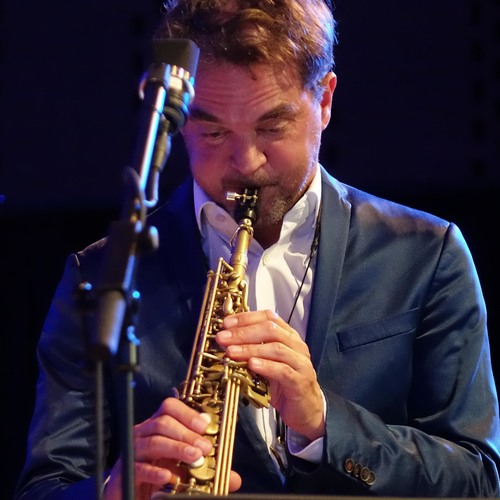 Bild für Beitrag: Das Leben als Improvisation begreifen | Diese Hommage an Miles Davis markiert eine Haltung
