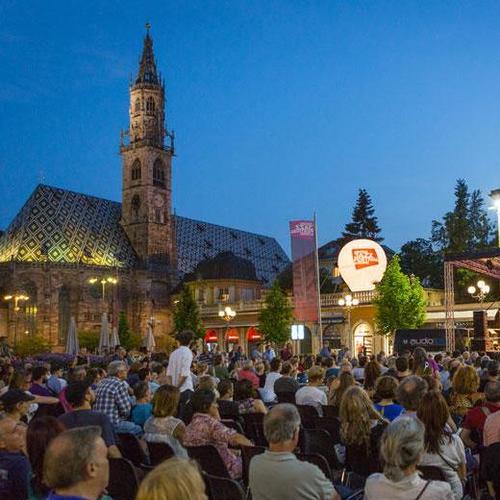 Bild für Beitrag: Jetzt wird es Sommer! | Ein Vorausblick auf das Südtirol Jazzfestival Alto Adige 2026