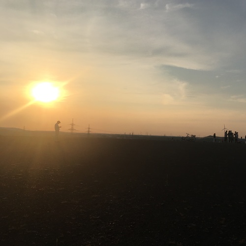 Bild für Beitrag: Der Himmel schreibt die Partitur | The Dorf zelebriert die Sommersonnenwende