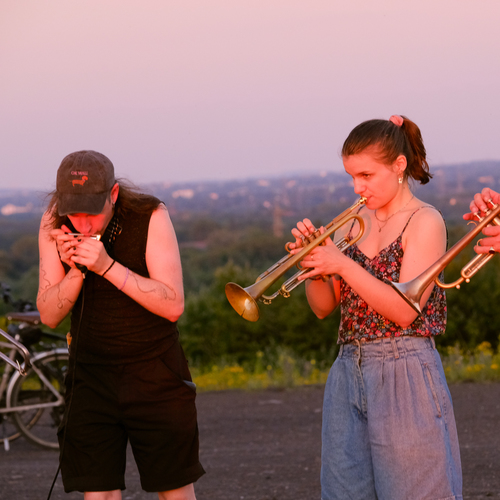 Bild für Beitrag: Soundtrack zum Sonnenuntergang | The Dorf verwandelte eine Halde in einen besonderen Ort