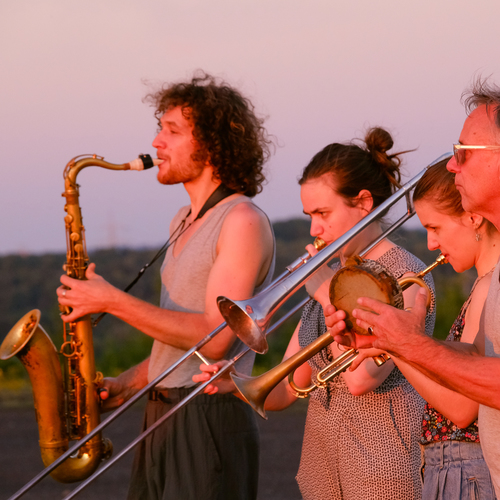 Bild für Beitrag: Soundtrack zum Sonnenuntergang | The Dorf verwandelte eine Halde in einen besonderen Ort