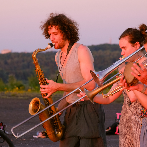 Bild für Beitrag: Soundtrack zum Sonnenuntergang | The Dorf verwandelte eine Halde in einen besonderen Ort