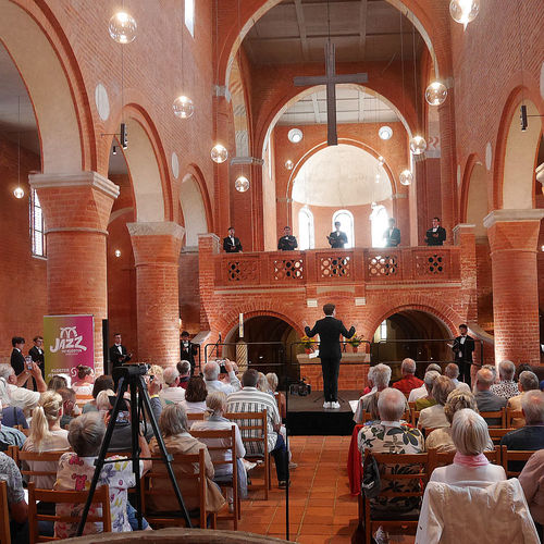 Bild für Beitrag: Integration kommt aus der Musik | Ein Festivalbericht von Jazz im Kloster