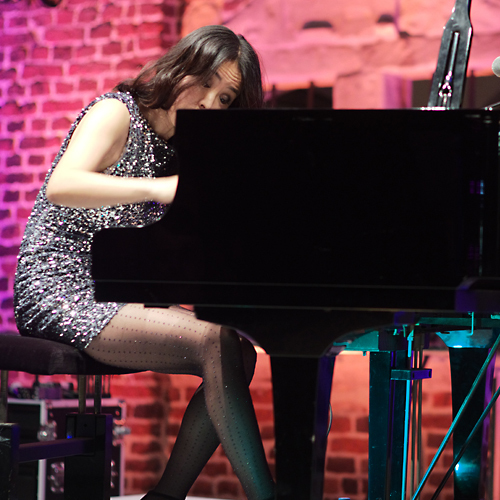 Bild für Beitrag: Beethoven bittet Lennon zum Tanz | Younee bei FineArtJazz im Schloss Horst
